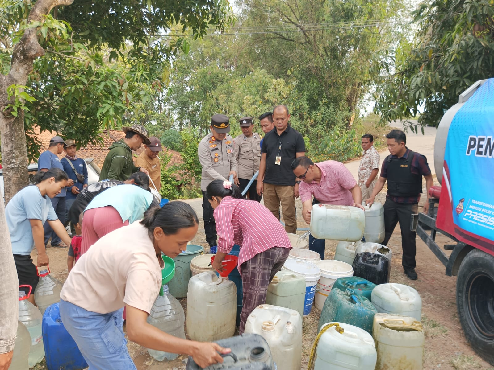 Bantuan air bersih untuk warga korban kekeringan